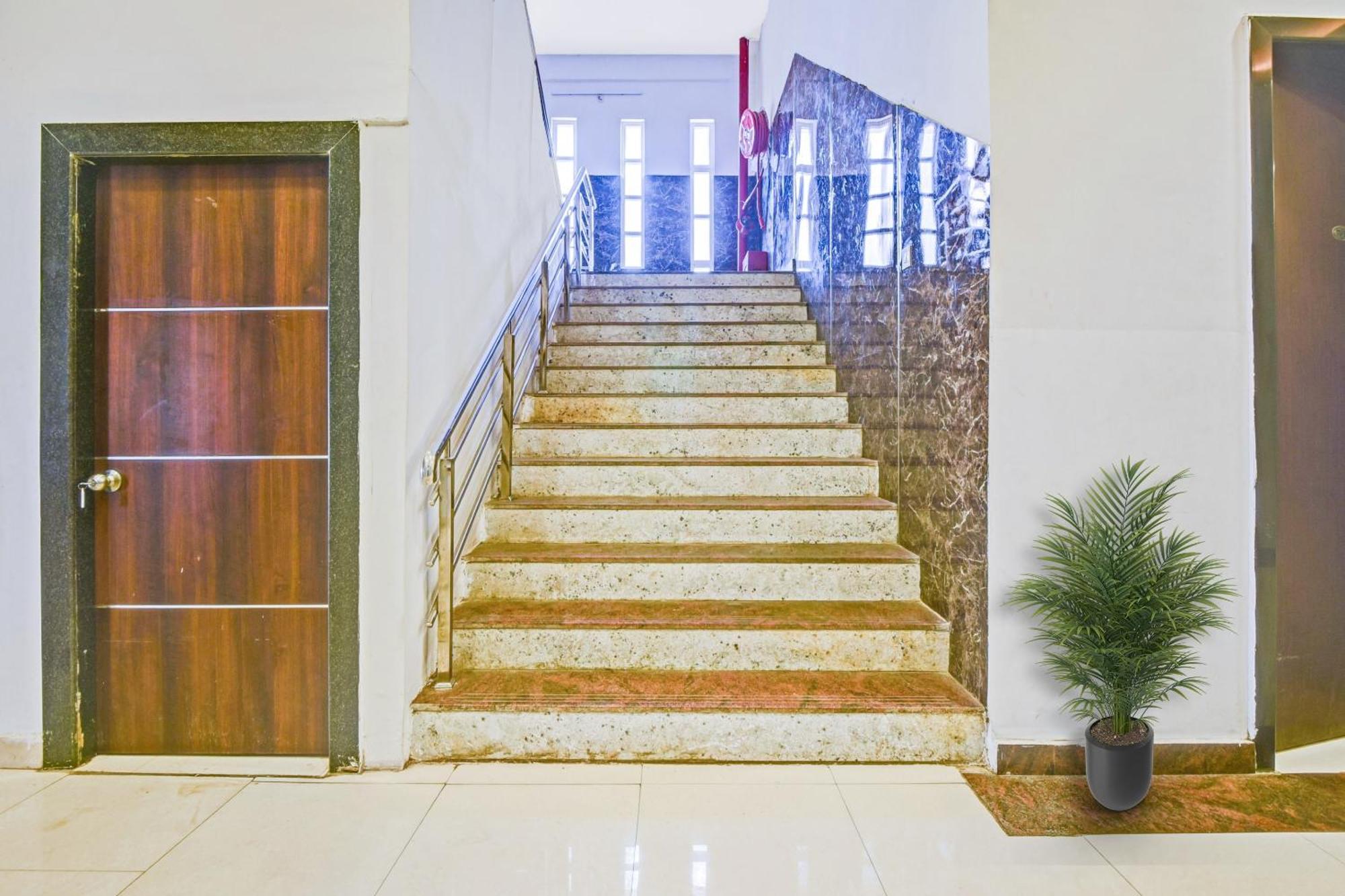 Collection O 48267 OTH Sri7 INN Anantapur Exterior foto
