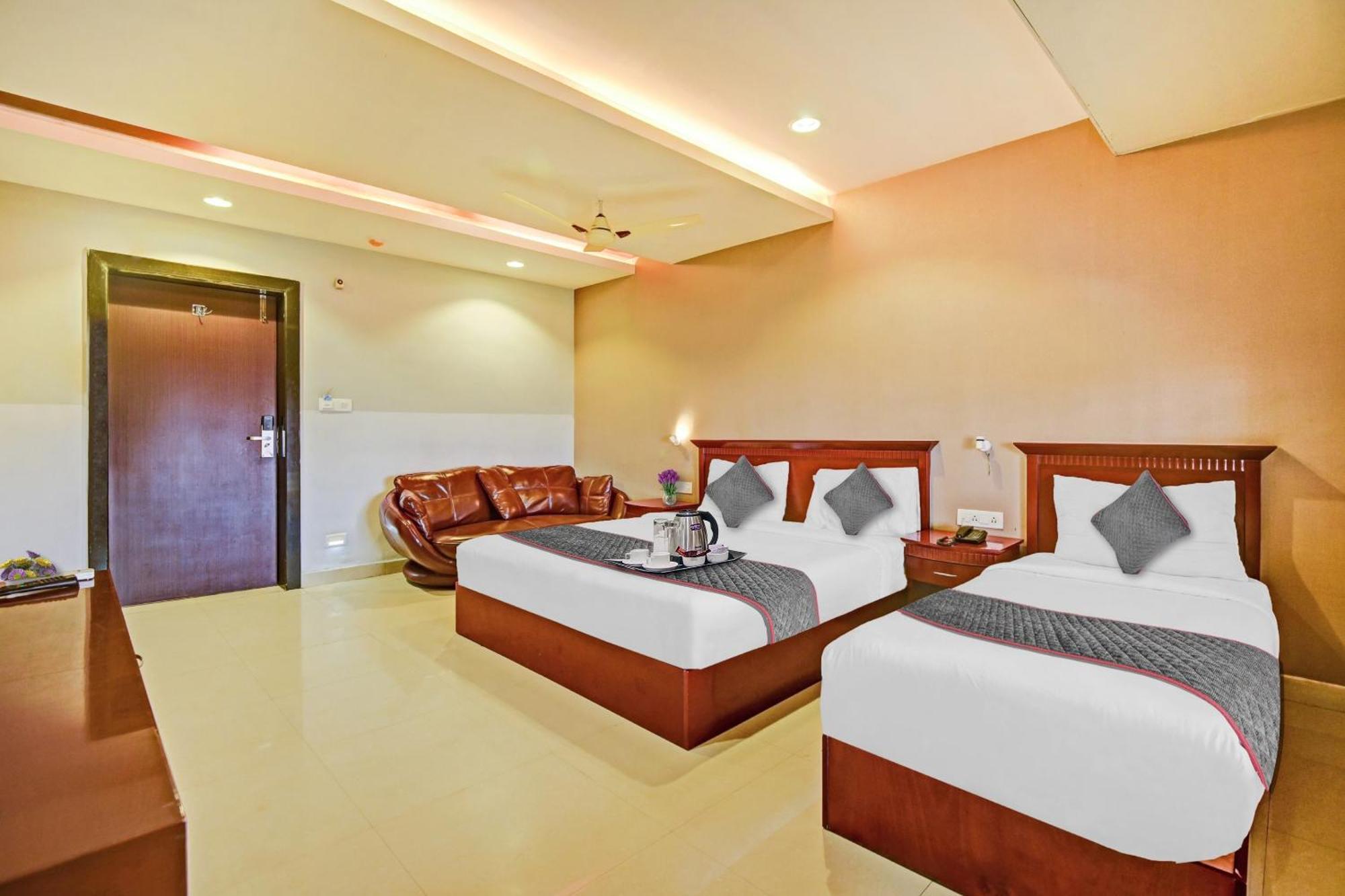 Collection O 48267 OTH Sri7 INN Anantapur Exterior foto