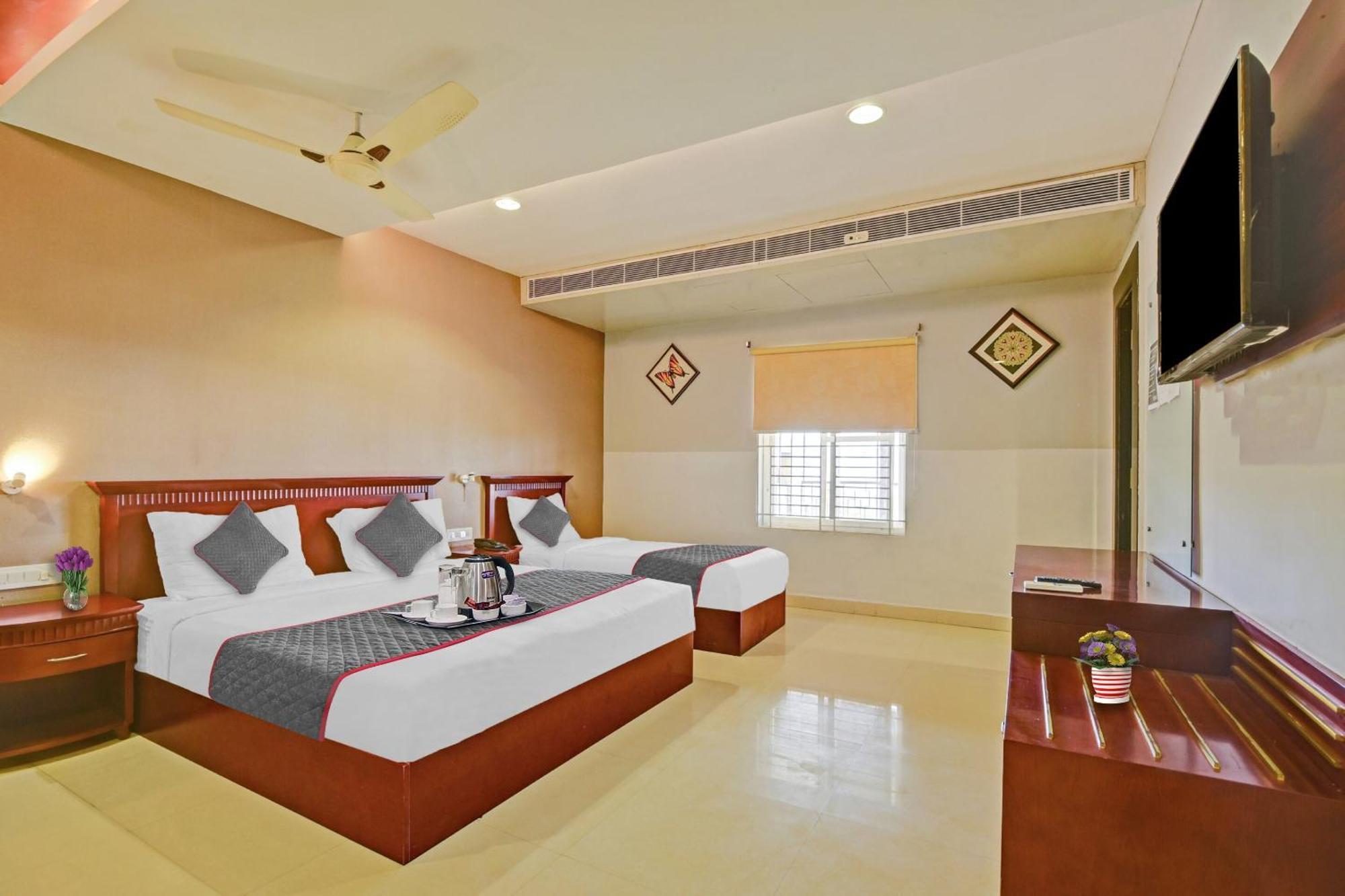Collection O 48267 OTH Sri7 INN Anantapur Exterior foto